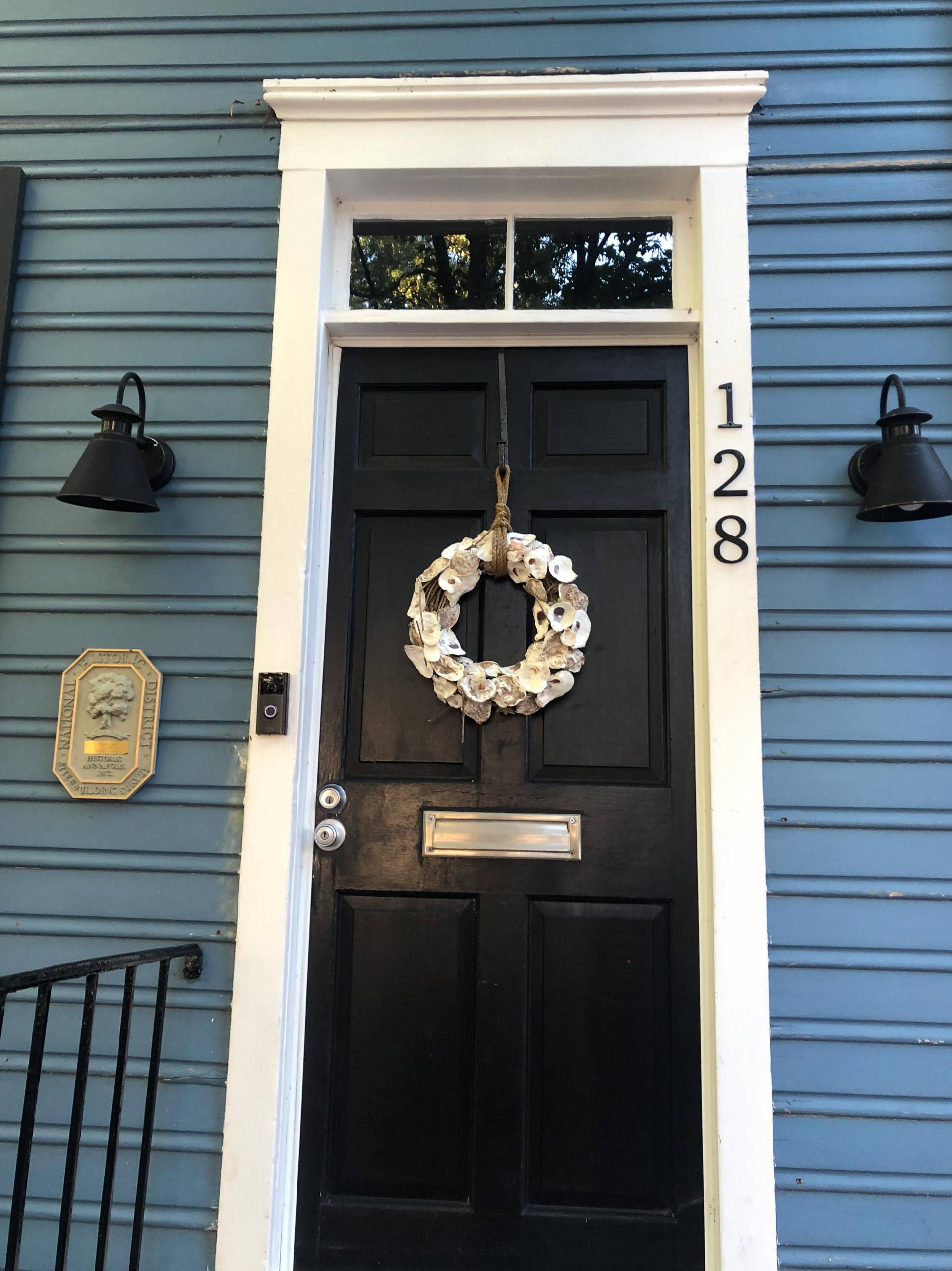 oyster wreath on door 